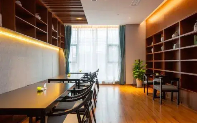 Nanyuan New City Hotel (Dongqian Lake Xiaoputuo Youngor Zoo)