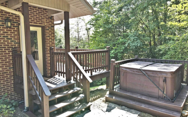 Pet-friendly Smoky Mountain Retreat w/ Game Room!