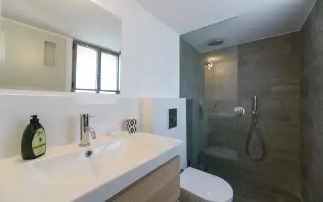 Charming 4BR TownHouse in Neve Tsedek by HolyGuest