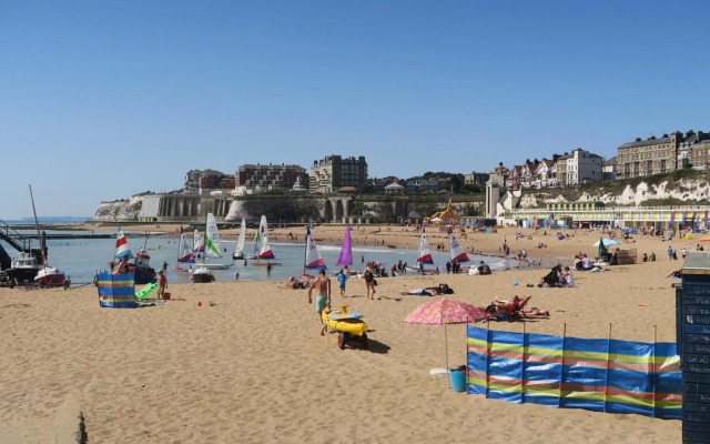 Shorley Wall Broadstairs by the Beach with Parking