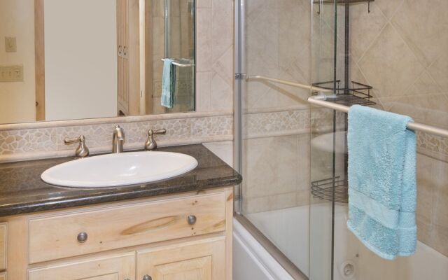 Village Center Condo 1G