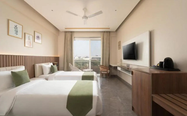 Foxtrail, Sector 42 - AM Hotel Kollection