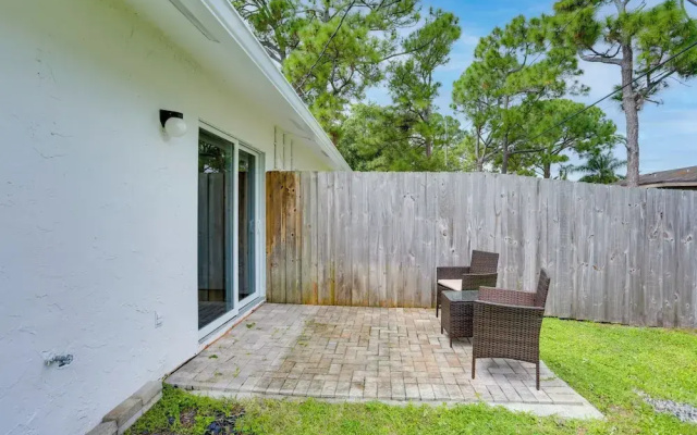 Pet-friendly Jupiter Townhome, 6 Mi to Beaches!