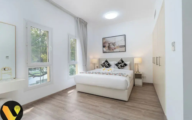 Vogue | Springs Villa Emirates Hills close to Mall of the Emirates | Ski Dubai