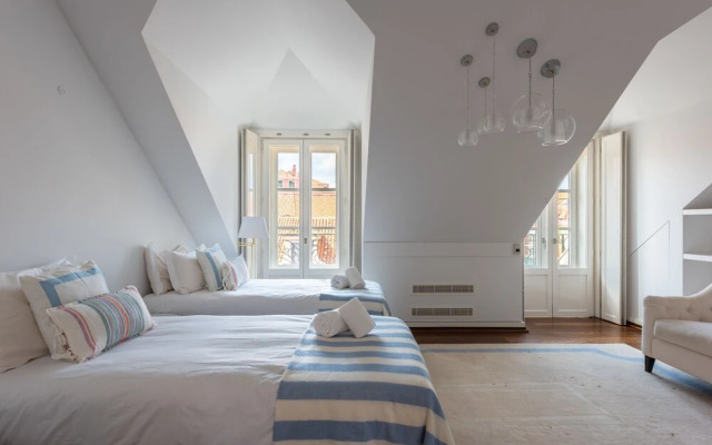 Luxury 3BR Duplex 240m2 City Center PRK