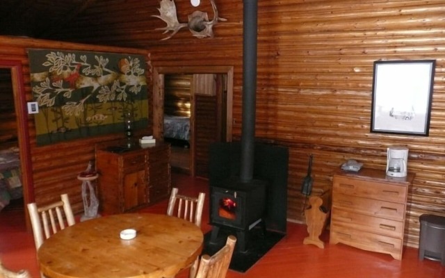 Kan-à-Mouche Pourvoirie Auberge et Chalets