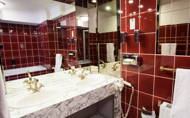 INA Hotel Royal