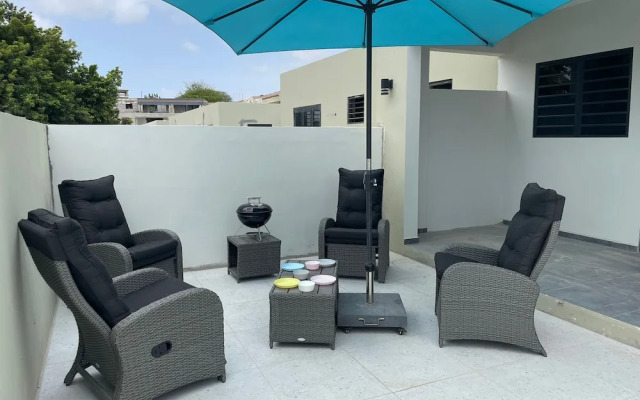 Villa Cuarenta Y Tres at Mambo Beach