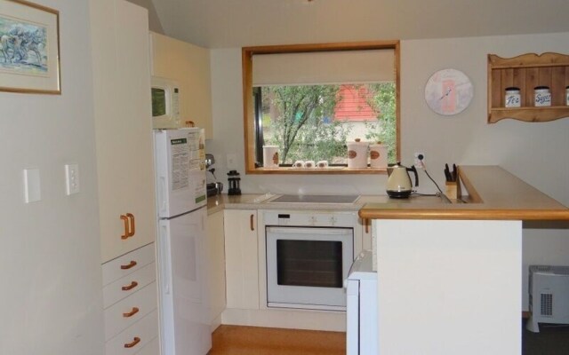 20b Alpine Ave