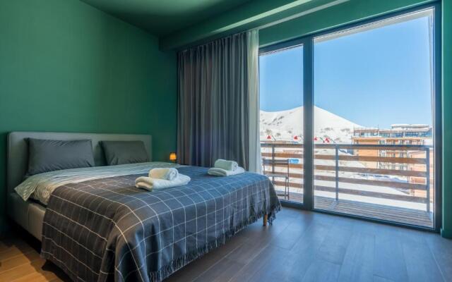 Gudauri Roshka Apt #412