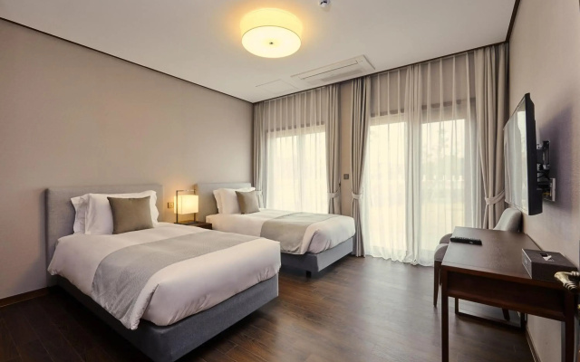 Camphortree Hotel & Resort