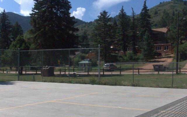 The Green Mountain Falls Lodge