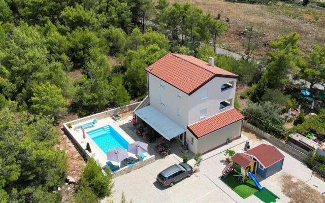 Nice apartment-house with POOL