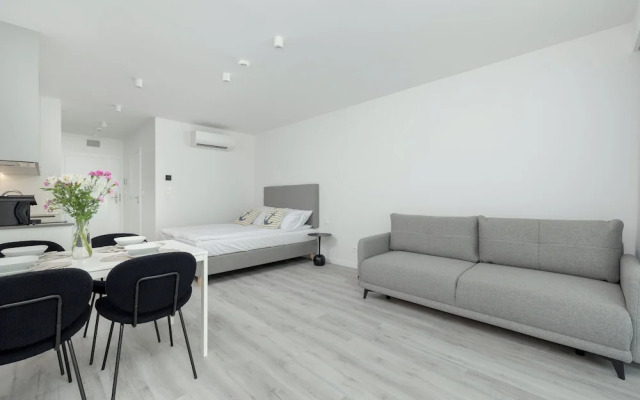 Air-conditioned Studio for 4 by Renters