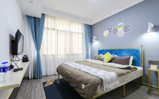 Chuanlu Soho Younger Apartment