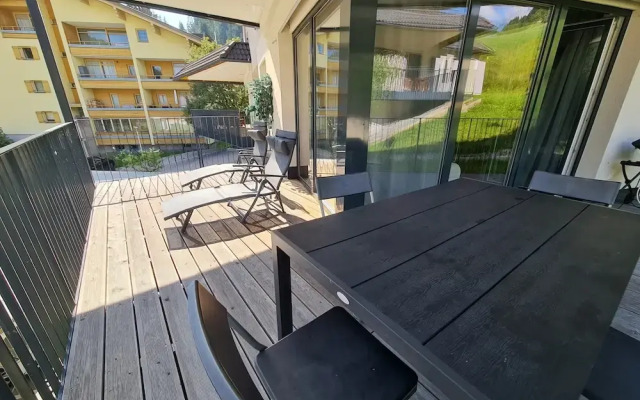 Luxury Apartment With Stunning Mountain View