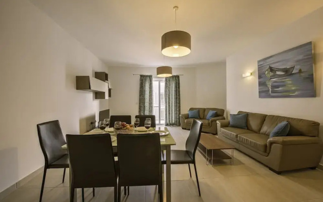 The Hillock North E4