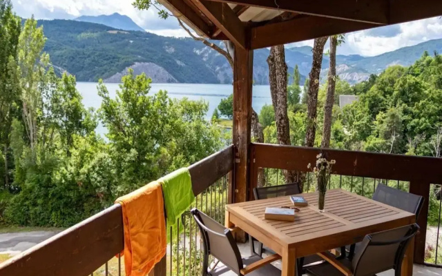 Apartment by Lake Serre-poncon With Pool