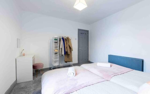 Cosy 3 Bed- Pet Friendly-free Parking-city Centre