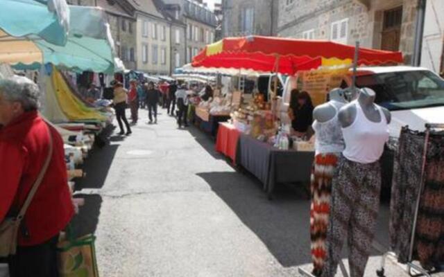 Tower view 2 bedroom apartment - crocq creuse