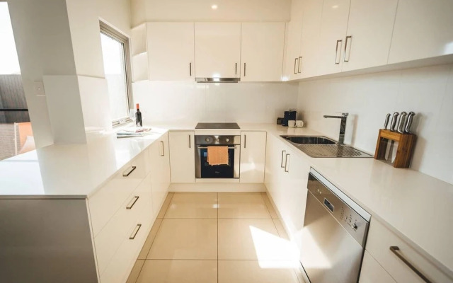 Blue Gum on First Ave - CBD Fringe, Wifi, Netflix