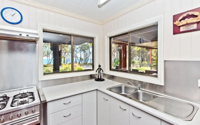 Moreton Island Accommodation Bali House