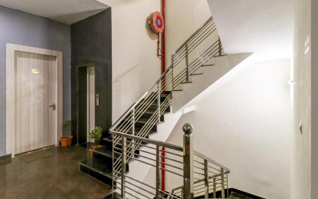OYO Townhouse 513 Hotel Skylight Near Medanta Hospital