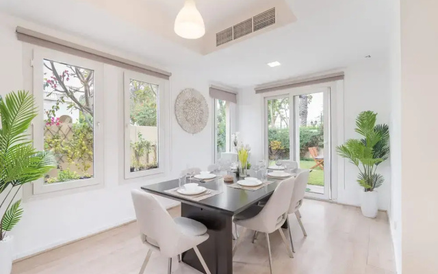 Tranquil 3BR Villa in Springs Community - Sleeps 7