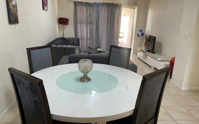 77 Grayston Apartment