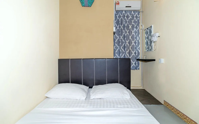 SPOT ON 90042 One Plaza Eco Hotel