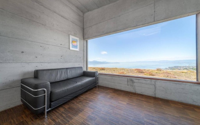 Luxury & Modern 4BD Villa with Panoramic Lake View by GuestLee – Guest Rooms – Lutry