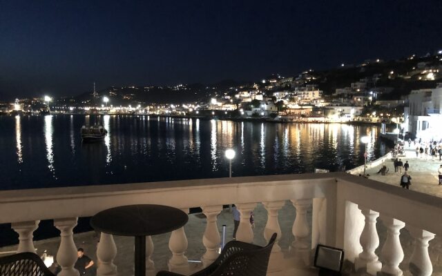 Mykonos Old Harbor Suite