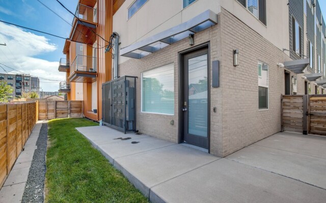 Luxe Denver Townhome: Hot Tub + City Views!
