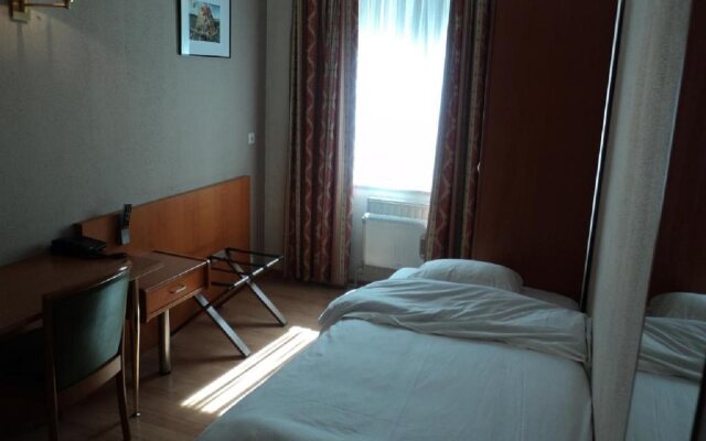 Albert Hotel