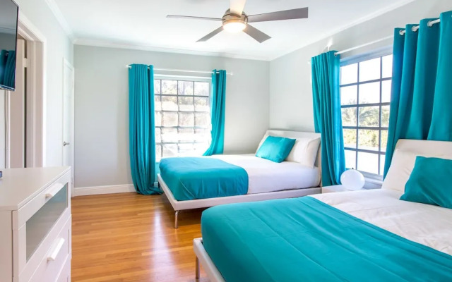 Chateau Hollywood Luxury Home & Pool near Hollywood Broadwalk