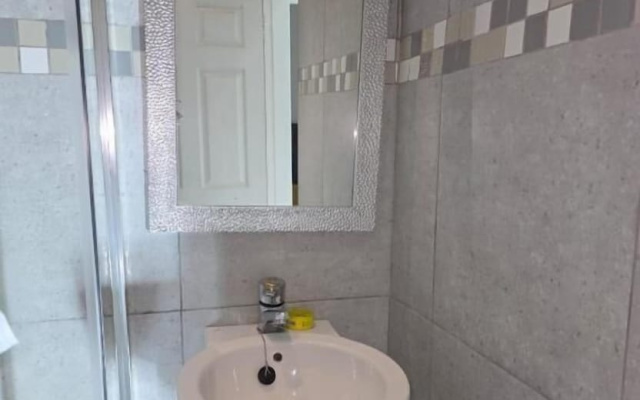DreamWest Living Guesthouse