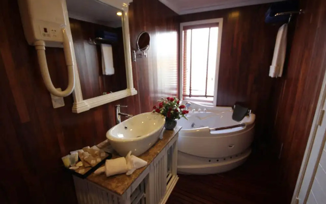 Signature Halong Cruise