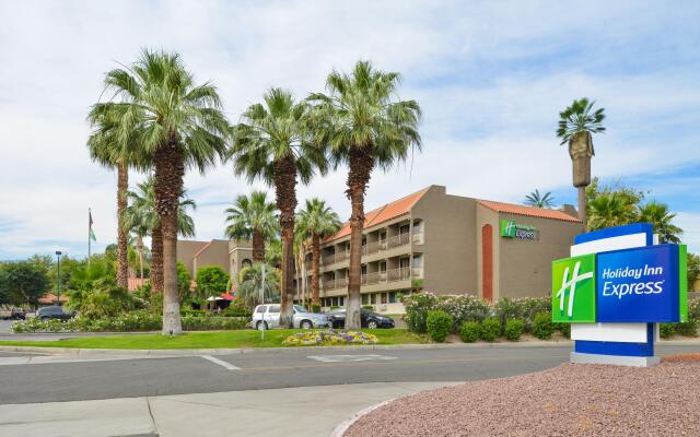 Holiday Inn Express Palm-Desert, an IHG Hotel