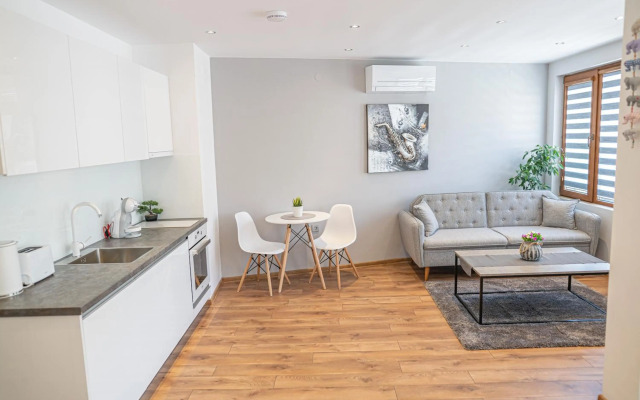 Shushi's Central Studio Apartment