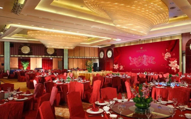 Huaqiao New Century Grand Hotel