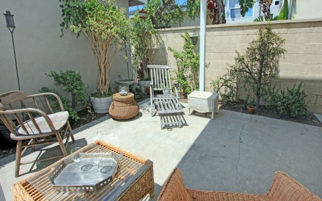 W. Bay Ave (68433) - 2 Br townhouse by RedAwning