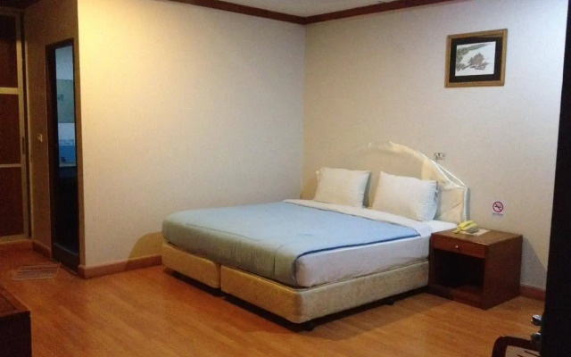 Max One House