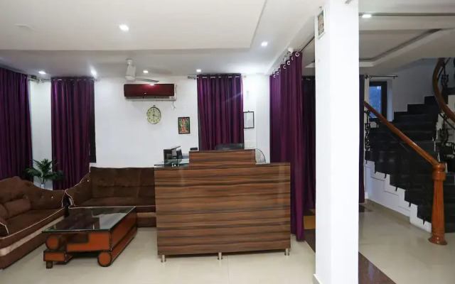 OYO 10198 Hotel Aris