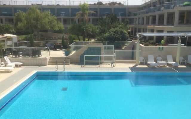 Michelle Suites