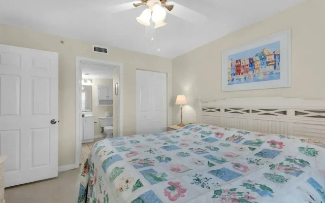 Pelican Beach 0708 1 Bedroom Condo by Pelican Beach Management