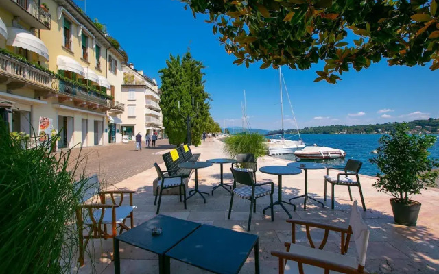 Perla del Lago Near the Beach