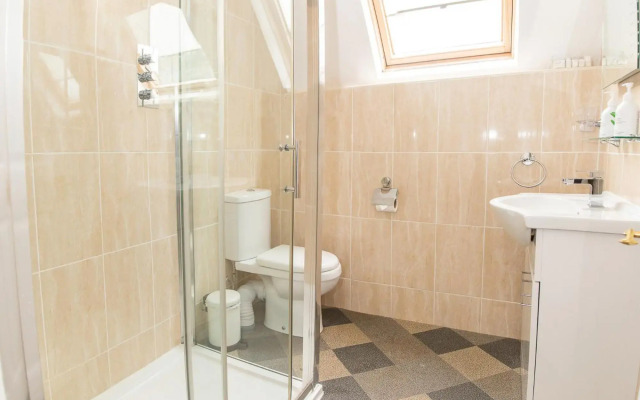 Beaumont House with FREE off-site Health Club - Adults Only