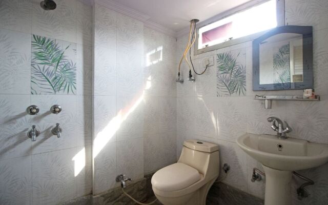 OYO 7147 Hotel Madhur Regency