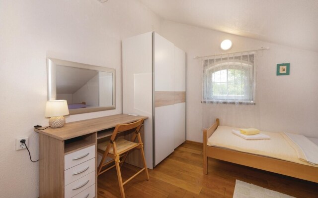 Stunning Home in Ostrobradic With Wifi and 2 Bedrooms
