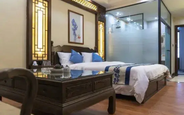 Baoshan Jiahu Hotel